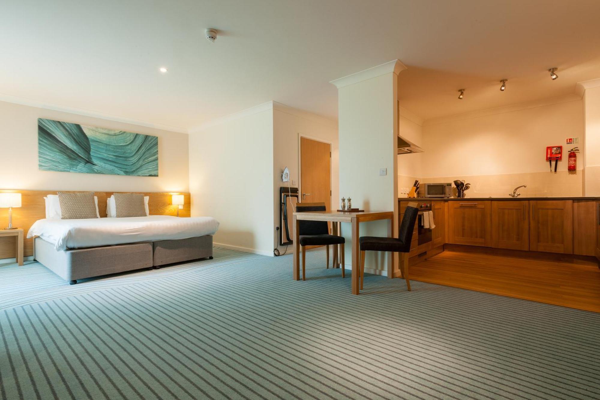 De Vere Cotswold Water Park Apartments Cirencester Eksteriør billede