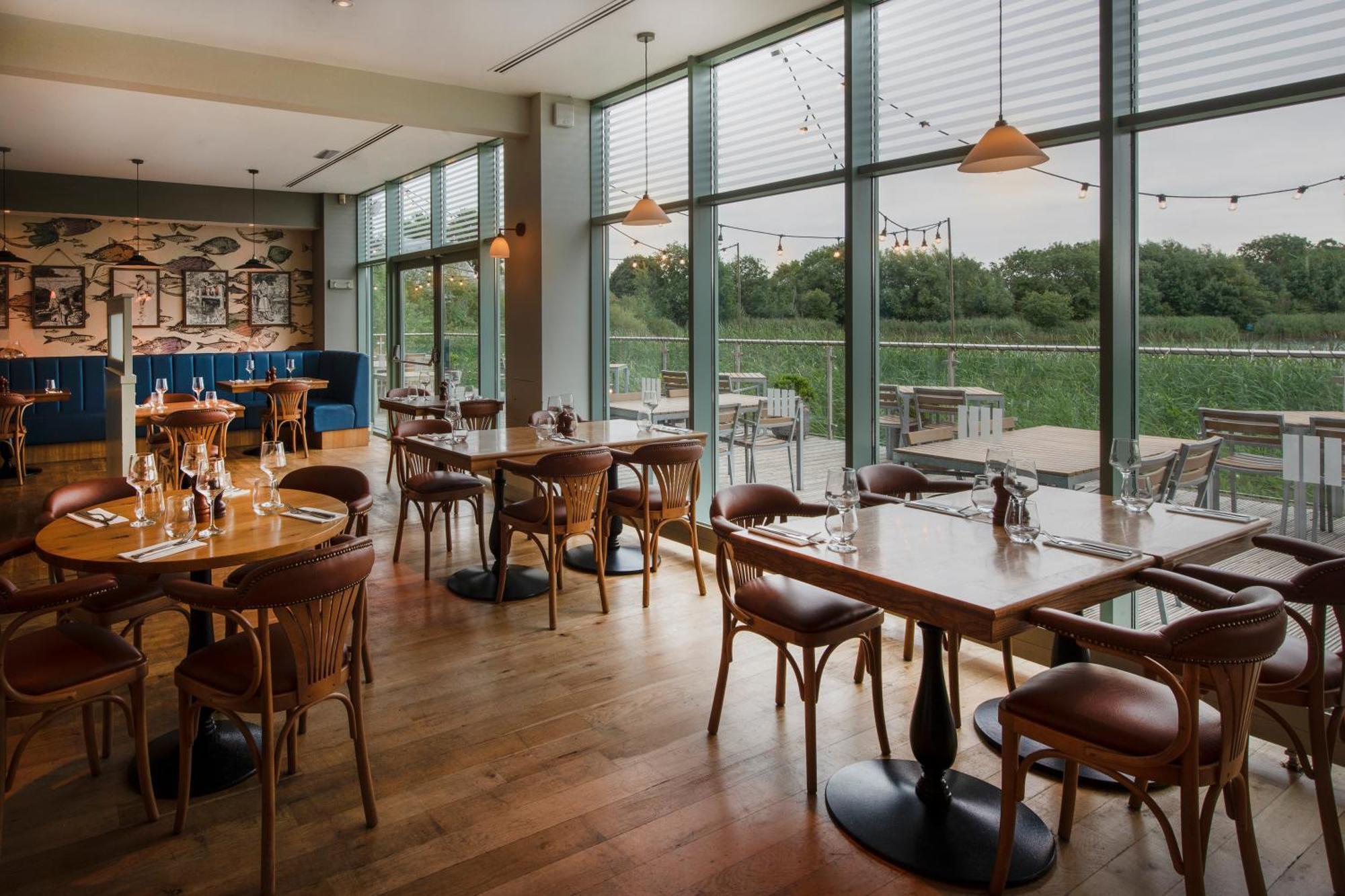 De Vere Cotswold Water Park Apartments Cirencester Eksteriør billede