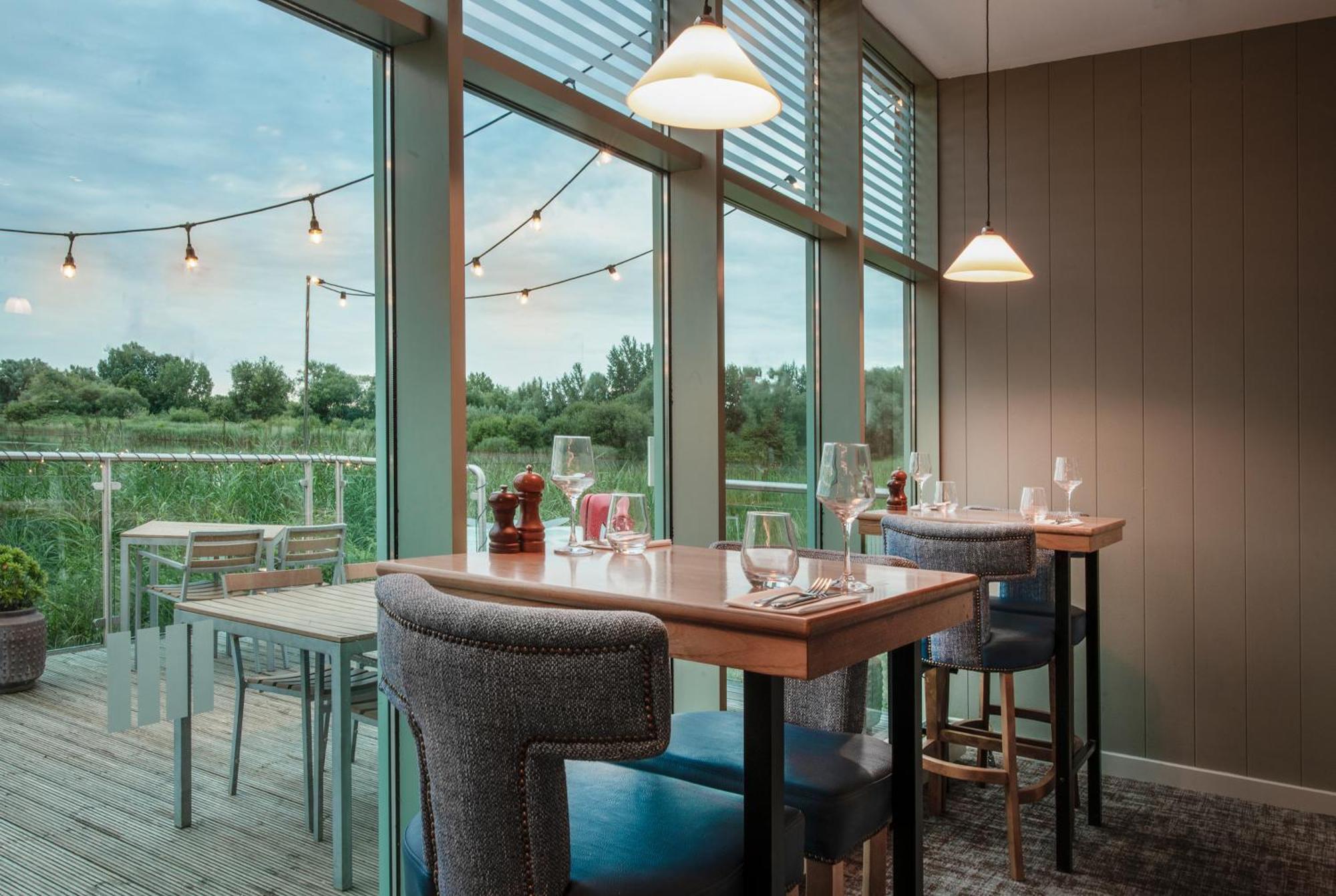 De Vere Cotswold Water Park Apartments Cirencester Eksteriør billede
