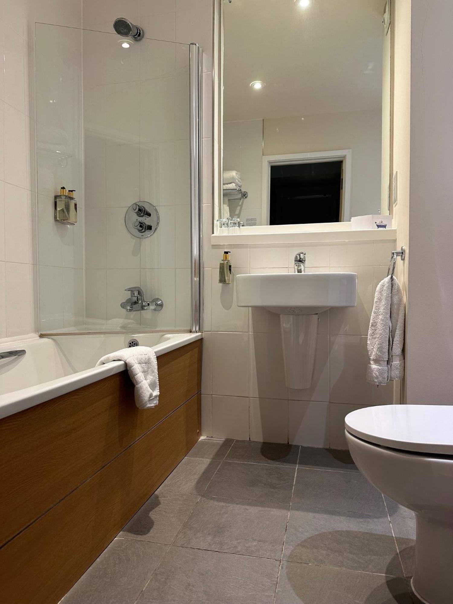 De Vere Cotswold Water Park Apartments Cirencester Eksteriør billede