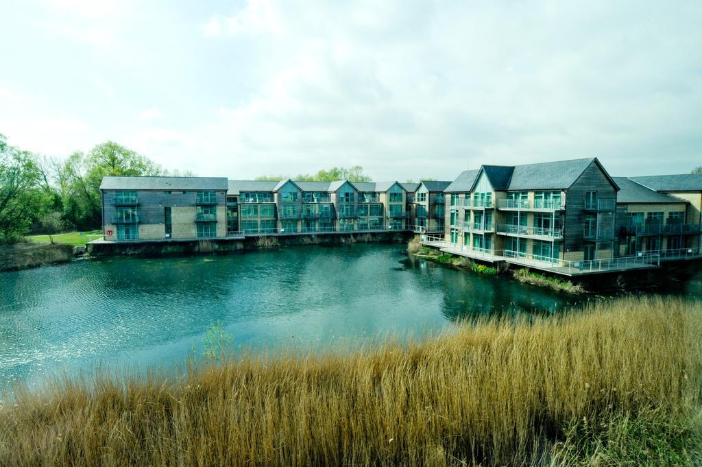 De Vere Cotswold Water Park Apartments Cirencester Eksteriør billede